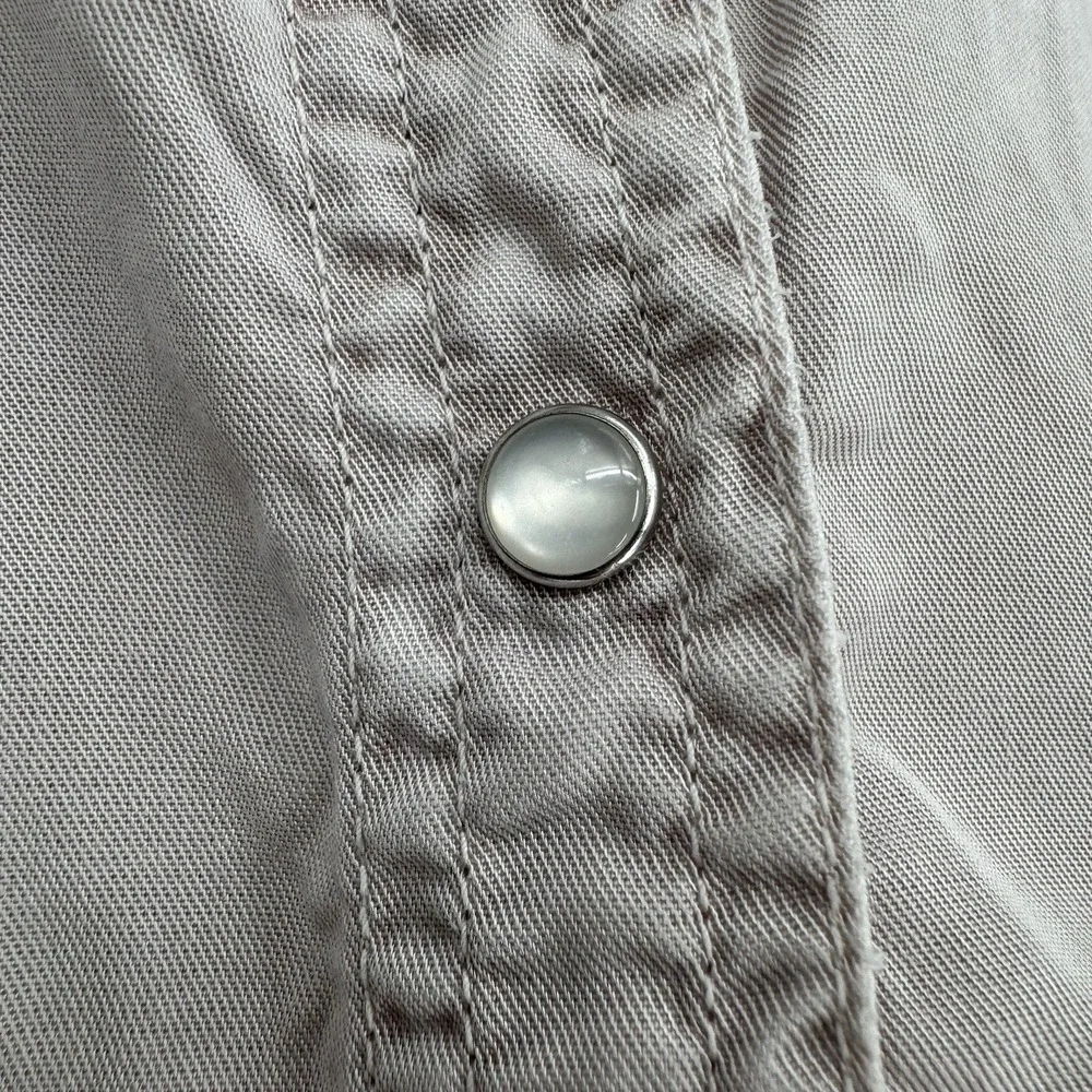 Anthropologie‎ Holding Horses Size Med Dimanche Pearl Button Up Chambray Blouse